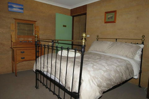 Bentwood Olive Grove Accommodation - DBD 16