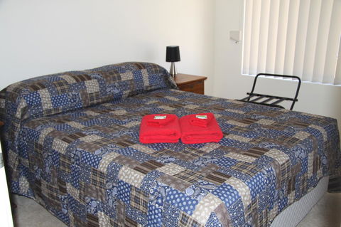 Byford House On The Scarp - Click Find 7