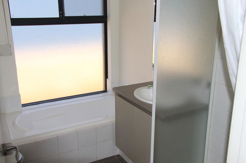 Byford House On The Scarp - Click Find 12