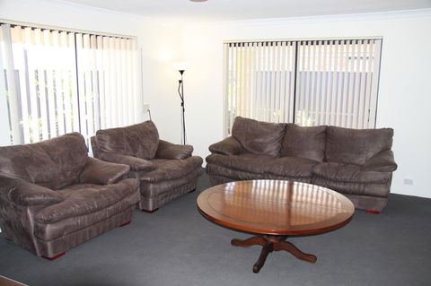 Byford House On The Scarp - Click Find 14