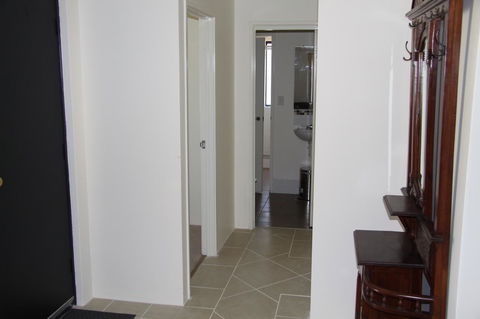 Byford House On The Scarp - Click Find 11