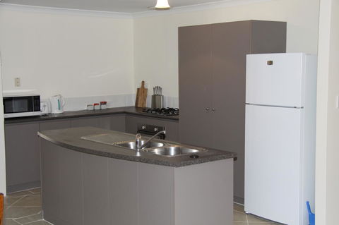 Byford House On The Scarp - Click Find 2