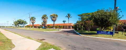 Hospitality Carnarvon, SureStay By Best Western - Lawyer Find 9