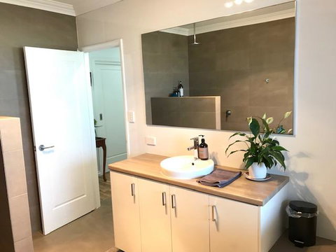 The Mains Guest House - Bet 4u 9