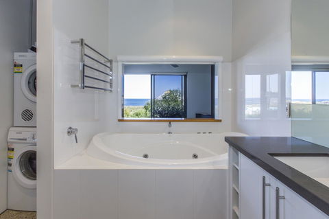 Aquatic Visions Luxury Apartments - Bet 4u 7
