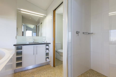 Aquatic Visions Luxury Apartments - Bet 4u 6