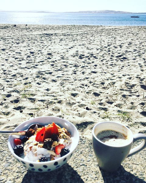 On The Beach Waterfront Apartment - Click Find 11