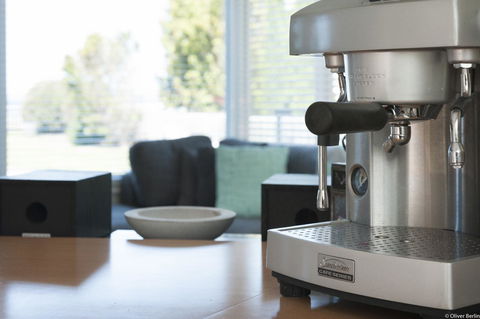 On The Beach Waterfront Apartment - Click Find 6