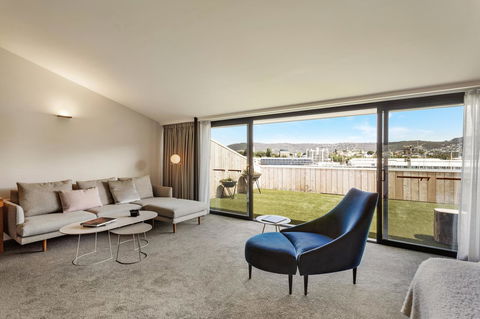 MACq 01 Hotel - Click Find 24