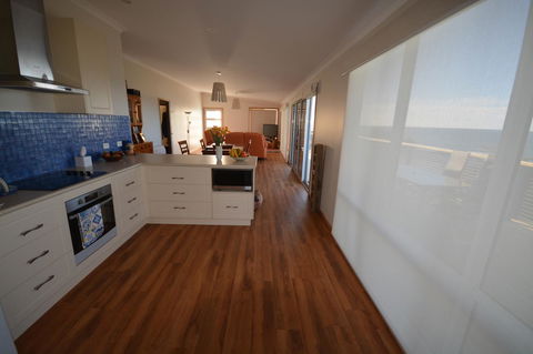 Seascape Beach House - Click Find 1