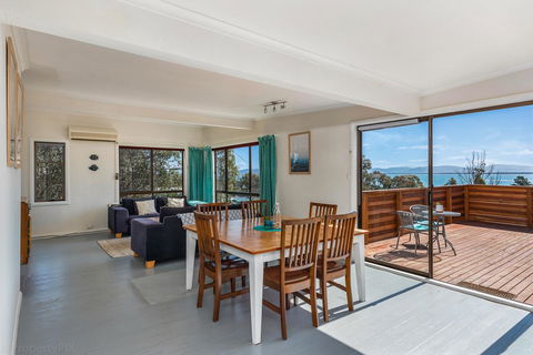Southern Beaches Holiday House - Bet 4u 27