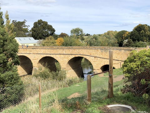 Richmond Bridge Accommodation â€œTwo The Bridgeâ€ - DBD 30
