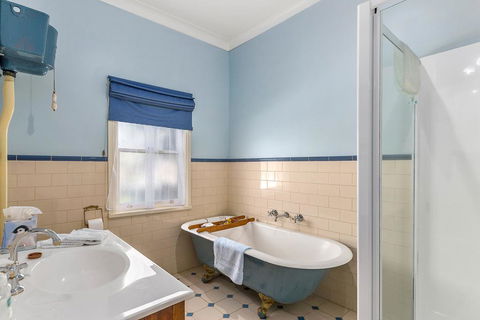 Cambridge House Bed & Breakfast - Click Find 16