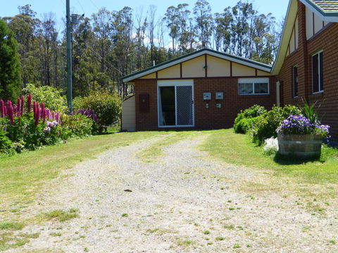 Quamby Pines Chalet - Click Find 28