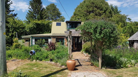Whispering Hills Retreat - Click Find 1