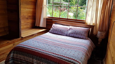 Whispering Hills Retreat - Click Find 3