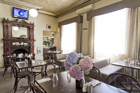 Deloraine Hotel - Click Find 5