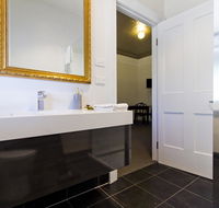 Deloraine Hotel - Click Find