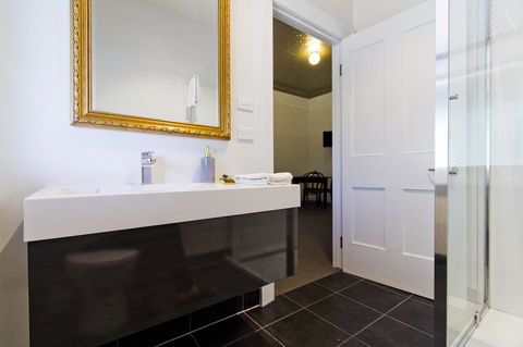 Deloraine Hotel - Click Find 0
