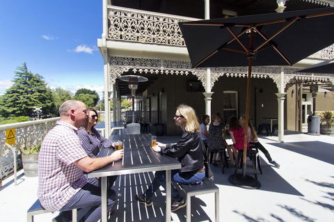 Deloraine Hotel - Click Find 9