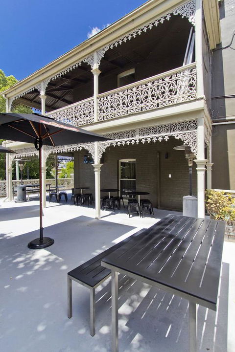 Deloraine Hotel - Click Find 27
