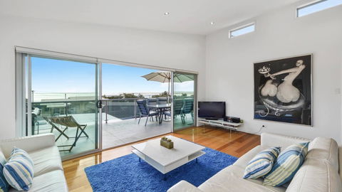 Seas The Day - Seaside Getaway - Click Find 4