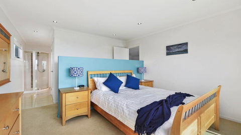 Seas The Day - Seaside Getaway - Click Find 7