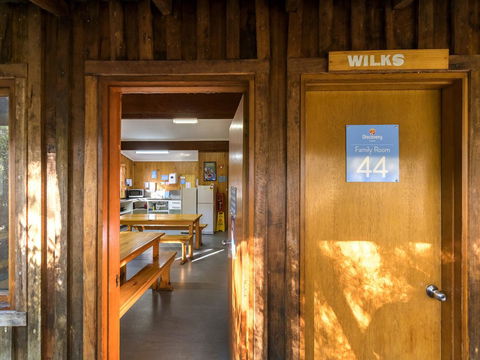 Discovery Parks â€“ Cradle Mountain - Click Find 11