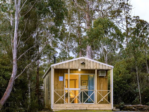 Discovery Parks â€“ Cradle Mountain - Click Find 6