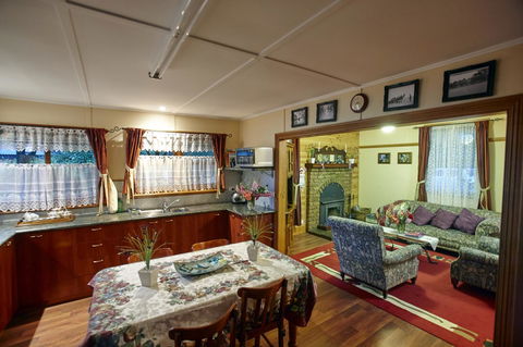 Blue Wren Riverside Cottage - Click Find 17