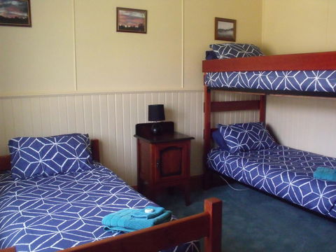 Blue Wren Riverside Cottage - Click Find 1