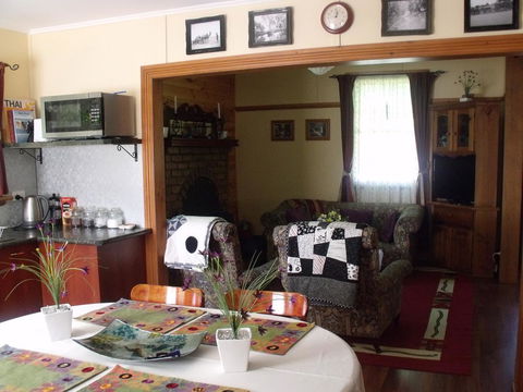 Blue Wren Riverside Cottage - Click Find 20
