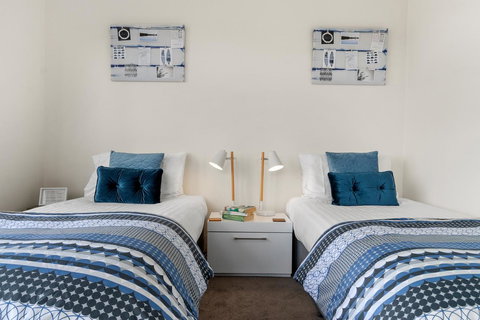 That '70s House - Bet 4u 20