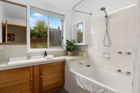 That '70s House - Bet 4u 24