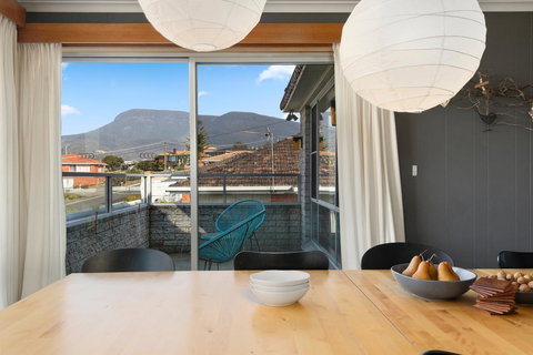 That '70s House - Bet 4u 8