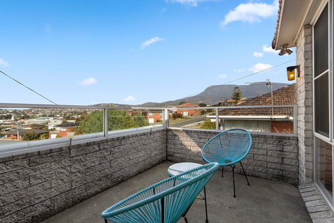 That '70s House - Bet 4u 9