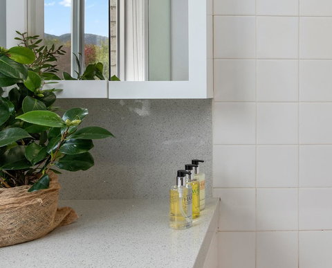 That '70s House - Bet 4u 25