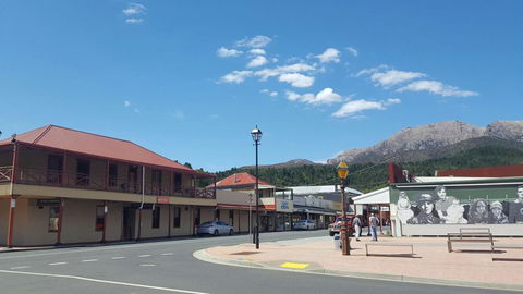 Mt Lyell Motor Inn - Click Find 33