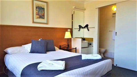 Mt Lyell Motor Inn - Click Find 5