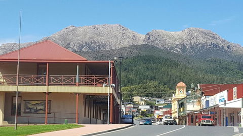 Mt Lyell Motor Inn - Click Find 0