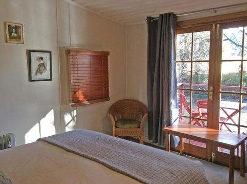 Platypus Playground Riverside Cottage - Click Find 2