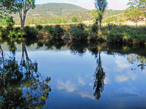 Platypus Playground Riverside Cottage - Click Find 24