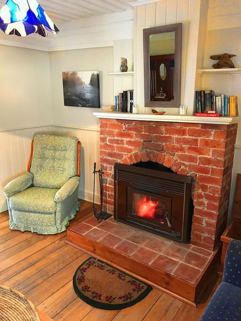Platypus Playground Riverside Cottage - Click Find 6