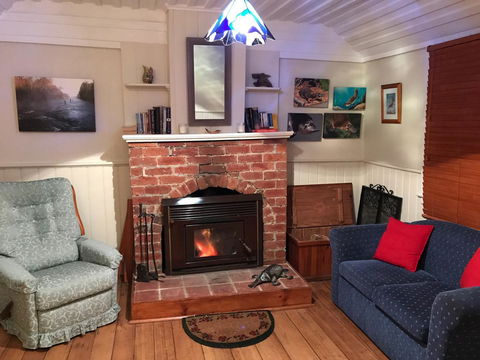 Platypus Playground Riverside Cottage - Click Find 4