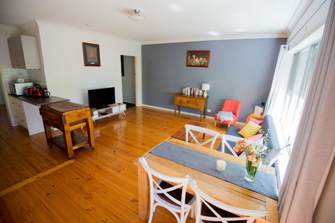 Flora Hill Creek Views - Bridge Guide 0