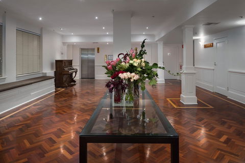 The Victoria Hotel - Click Find 12