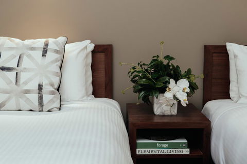 The Victoria Hotel - Click Find 21