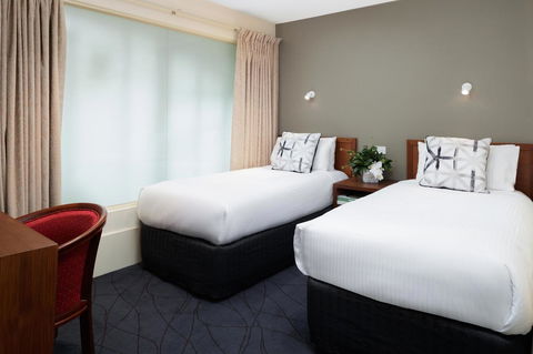 The Victoria Hotel - Click Find 35