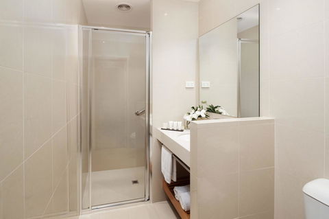 The Victoria Hotel - Click Find 16