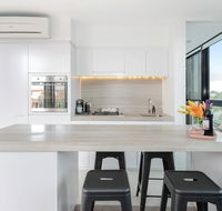 Modern Apartment in the heart of St Kilda - Click Find